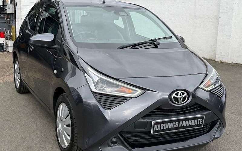 Used Toyota Aygo X-play 72 HP (52 kW) 2021 Grey Hatchback