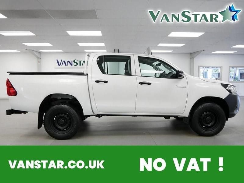 White Used 2020 Toyota HiLux Active Pickup | £24,989 (Fair price) - Image 1/4