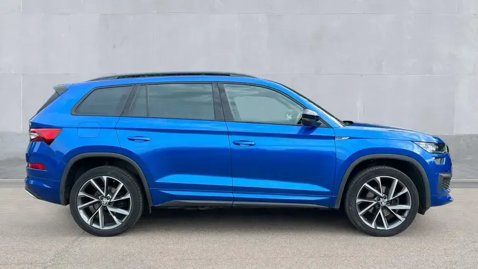 Used Skoda Kodiaq SportLine 150 HP (110 kW) 2023 Race blue metallic SUV