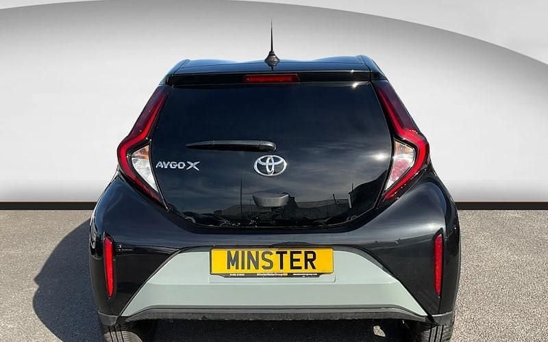 Used Toyota Aygo X 72 HP (52 kW) 2025 Green SUV