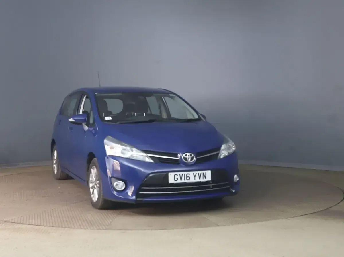 Used Toyota Verso 112 HP (82 kW) 2016 Blue MPV