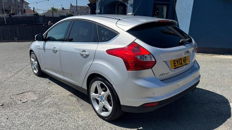 Begagnad Ford Focus Titanium 2012 Silver Halvkombi