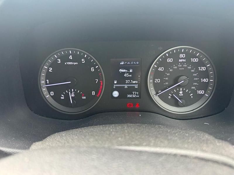 Used Hyundai Tucson SE 132 HP (97 kW) 2018 Red SUV