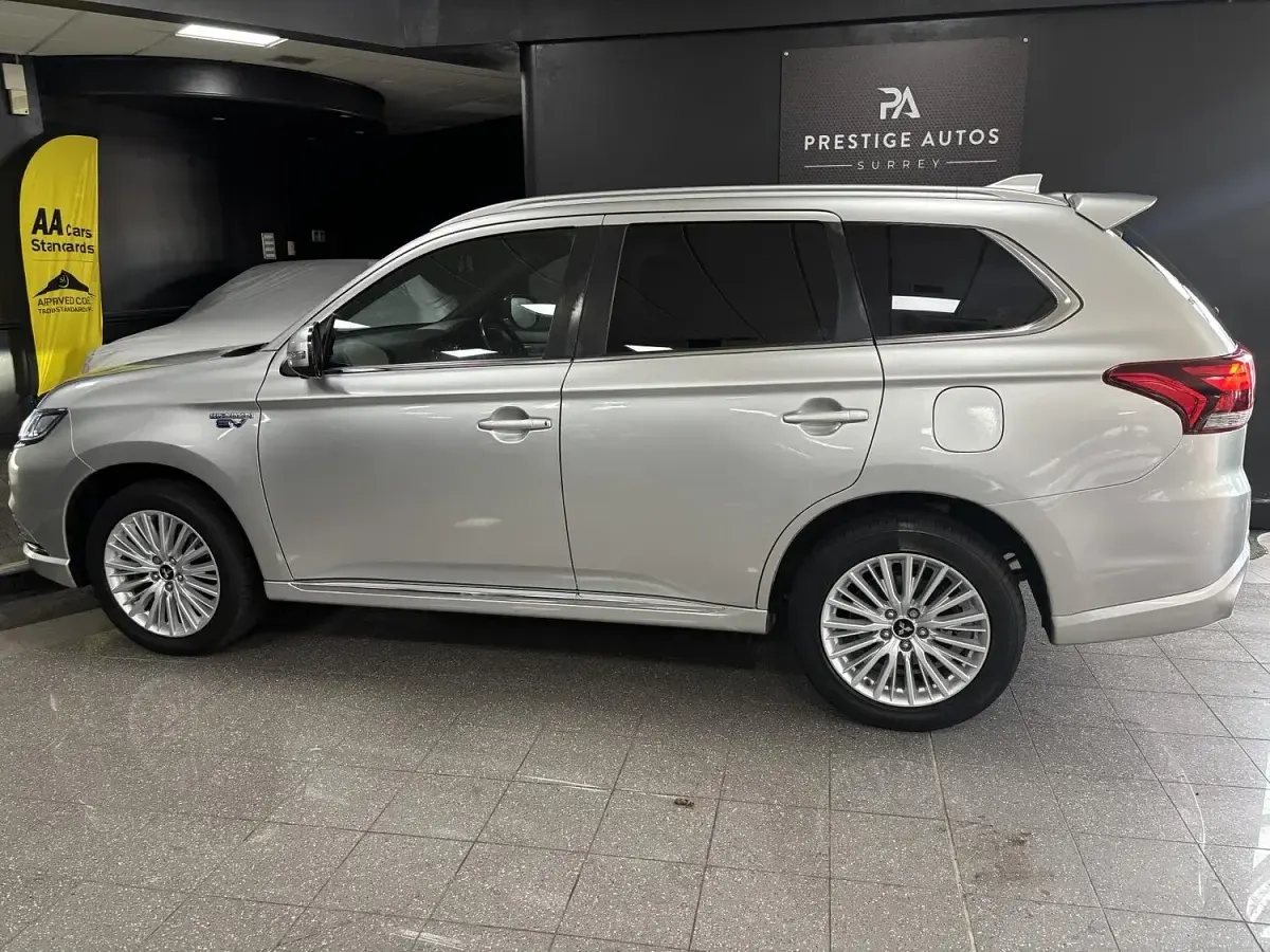 Used Mitsubishi Outlander P-HEV 2019 Silver Estate