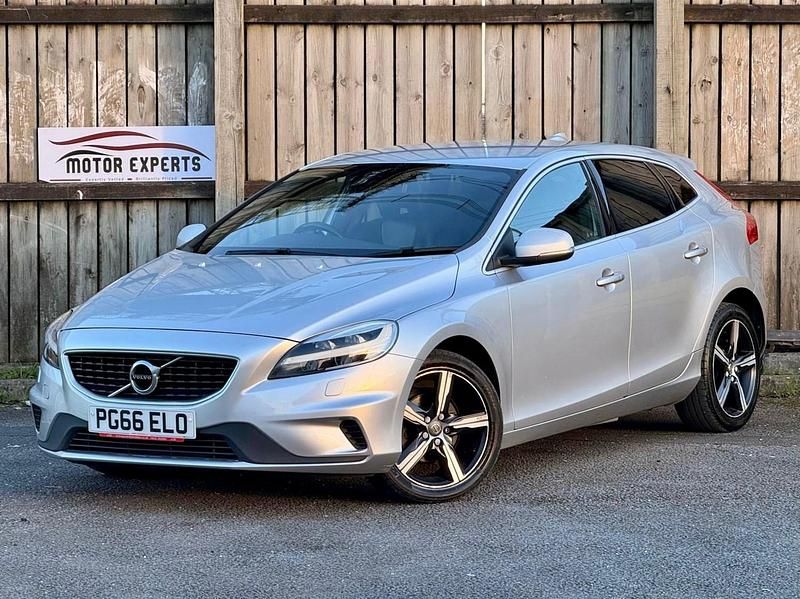 Used Volvo V40 R-Design 120 HP (88 kW) 2016 Silver Hatchback