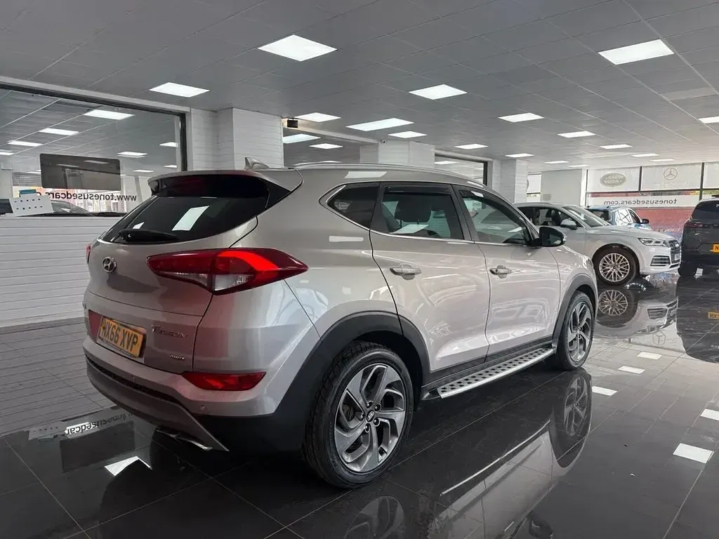Used Hyundai Tucson Premium 185 HP (136 kW) 2016 White SUV