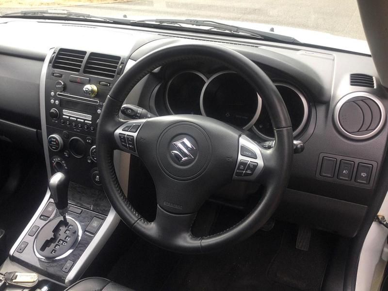 Used Suzuki Grand Vitara SZ5 169 HP (124 kW) 2013 White SUV