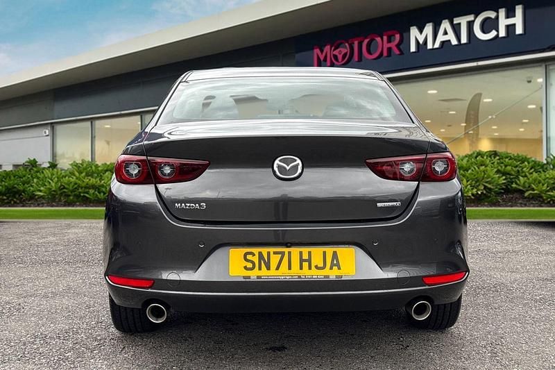 Begagnad Mazda 3 Inclusive 2022 Grå Sedan