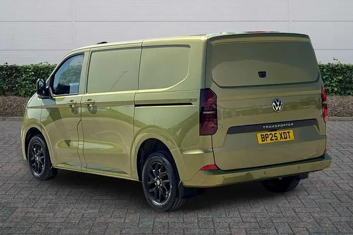 Used VW Transporter Pro 2025 Green Van