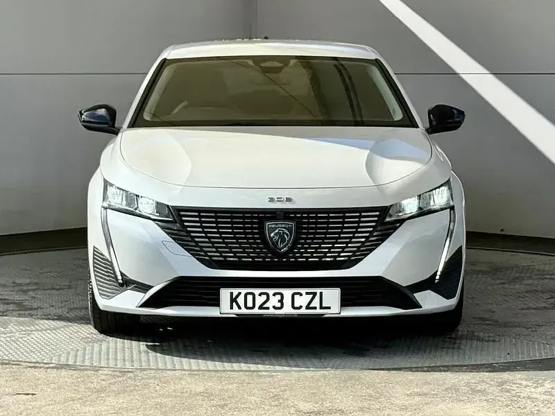 Used Peugeot 308 Allure Premium 130 HP (95 kW) 2023 White Hatchback