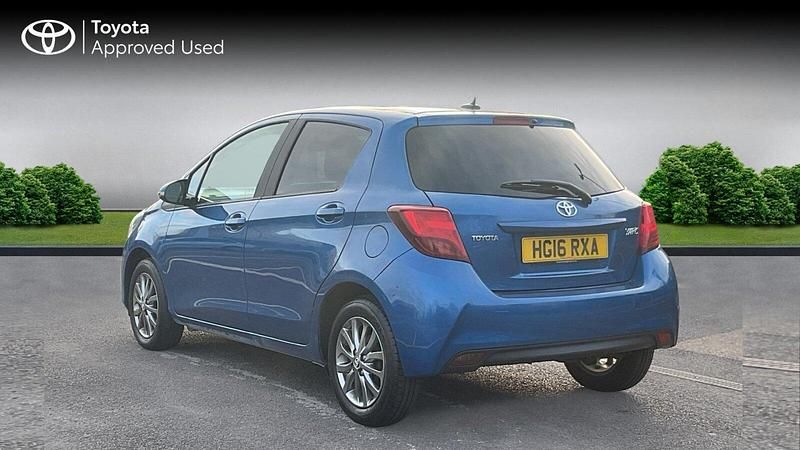 Used Toyota Yaris Multidrive S 99 HP (72 kW) 2016 Island blue Hatchback