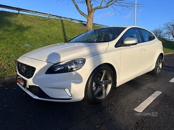Used Volvo V40 R-Design 120 HP (88 kW) 2015 White Estate
