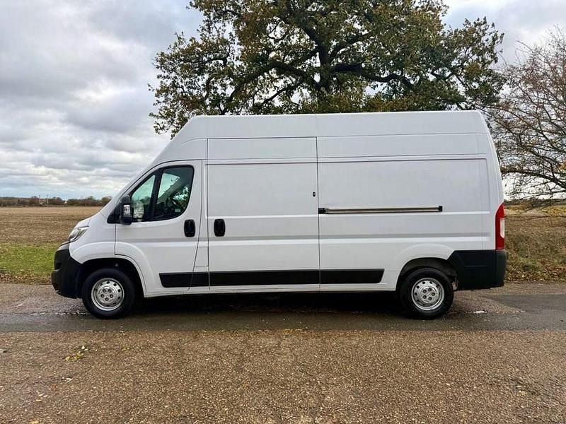 Used Vauxhall Movano 140 HP (102 kW) 2022 White MPV