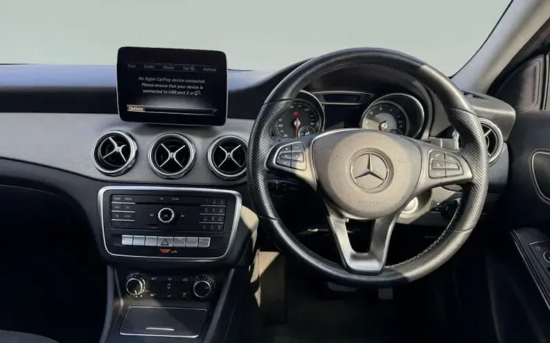Used Mercedes GLA180 Urban 122 HP (89 kW) 2019 Black SUV