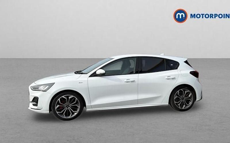 Used Ford Focus ST-Line X 125 HP (91 kW) 2024 White Hatchback