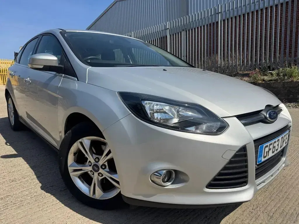 Used Ford Focus Zetec 115 HP (84 kW) 2013 Silver Hatchback