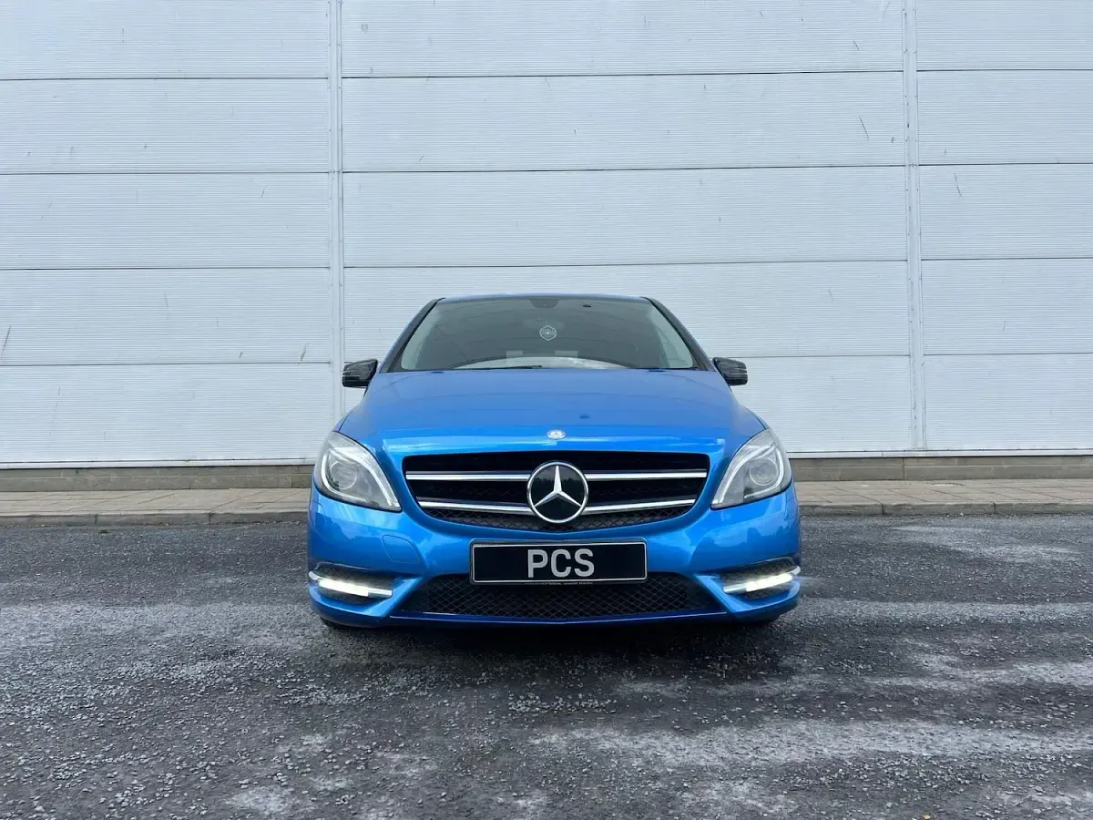 Used Mercedes B180 2013 Blue Hatchback