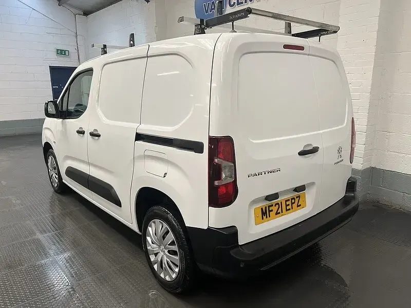 Used Peugeot Partner 100 HP (73 kW) 2021 White MPV
