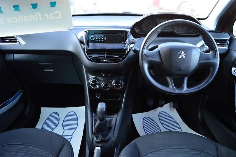 Used Peugeot 208 Access 82 HP (60 kW) 2013 Red Hatchback