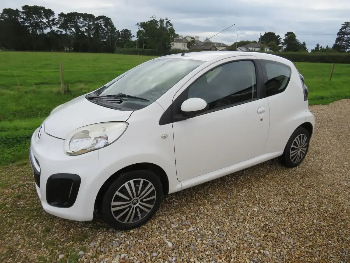 Used Citroën C1 VTR Sport 68 HP (50 kW) 2013 White Hatchback