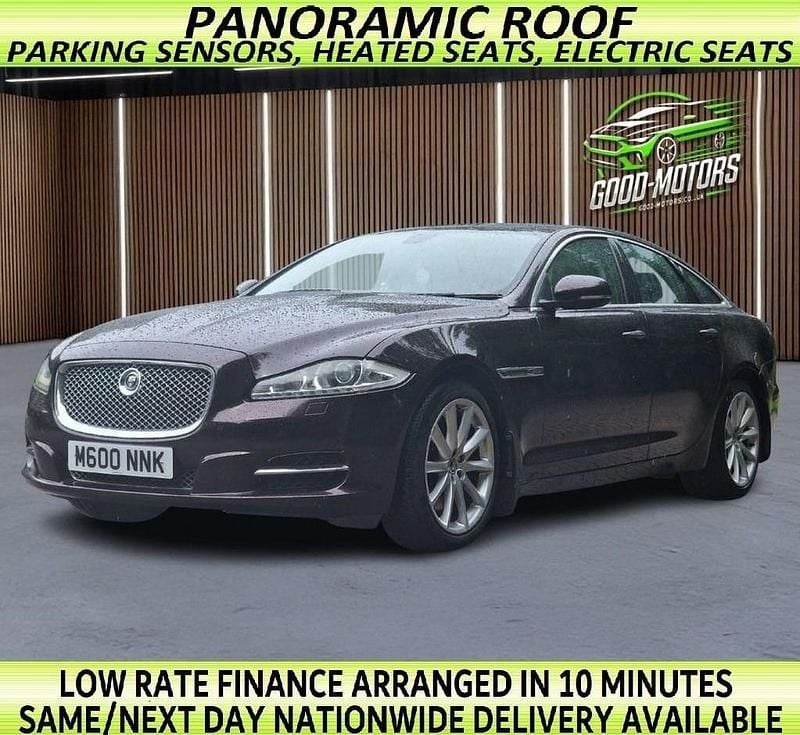 Used Jaguar XJ Luxury 275 HP (202 kW) 2011 Red Sedan