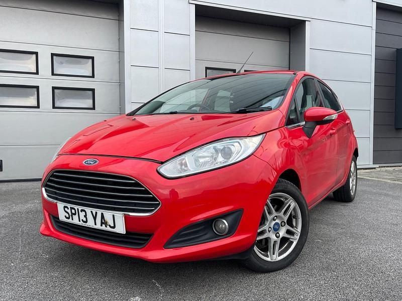 Used Ford Fiesta Zetec 82 HP (60 kW) 2013 Red Hatchback