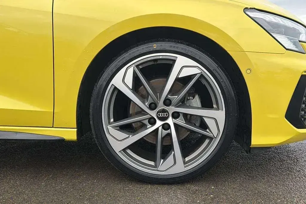 Used Audi A3 Comfort 147 HP (108 kW) 2022 Yellow Sedan