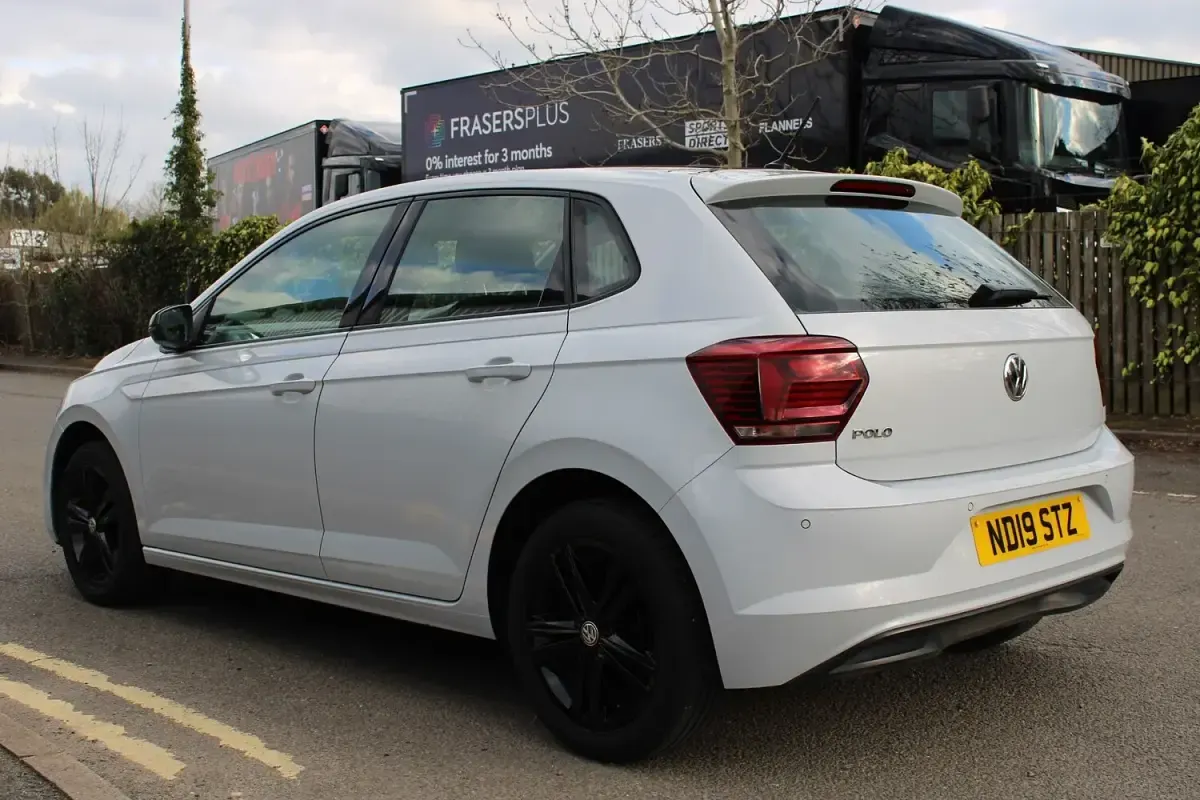 Used VW Polo SE 95 HP (69 kW) 2019 Silver Hatchback