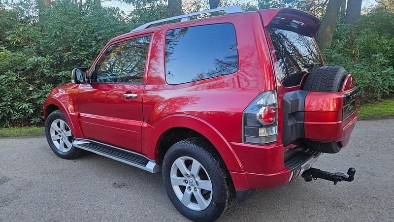 Used Mitsubishi Shogun Warrior 197 HP (144 kW) 2010 Red SUV