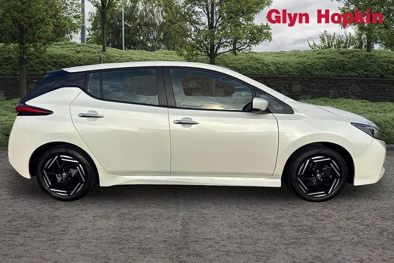 Used Nissan Leaf Acenta 110 kW (150 HP) 2022 White Hatchback
