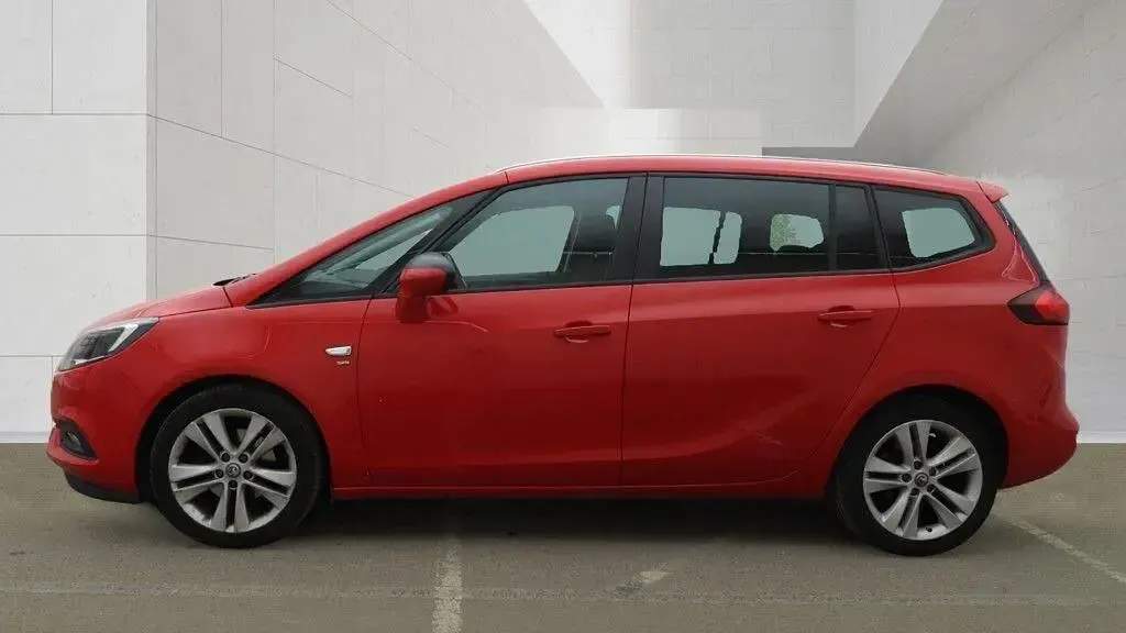 Second-hand Vauxhall Zafira SRi 2017 Roșu Monovolum