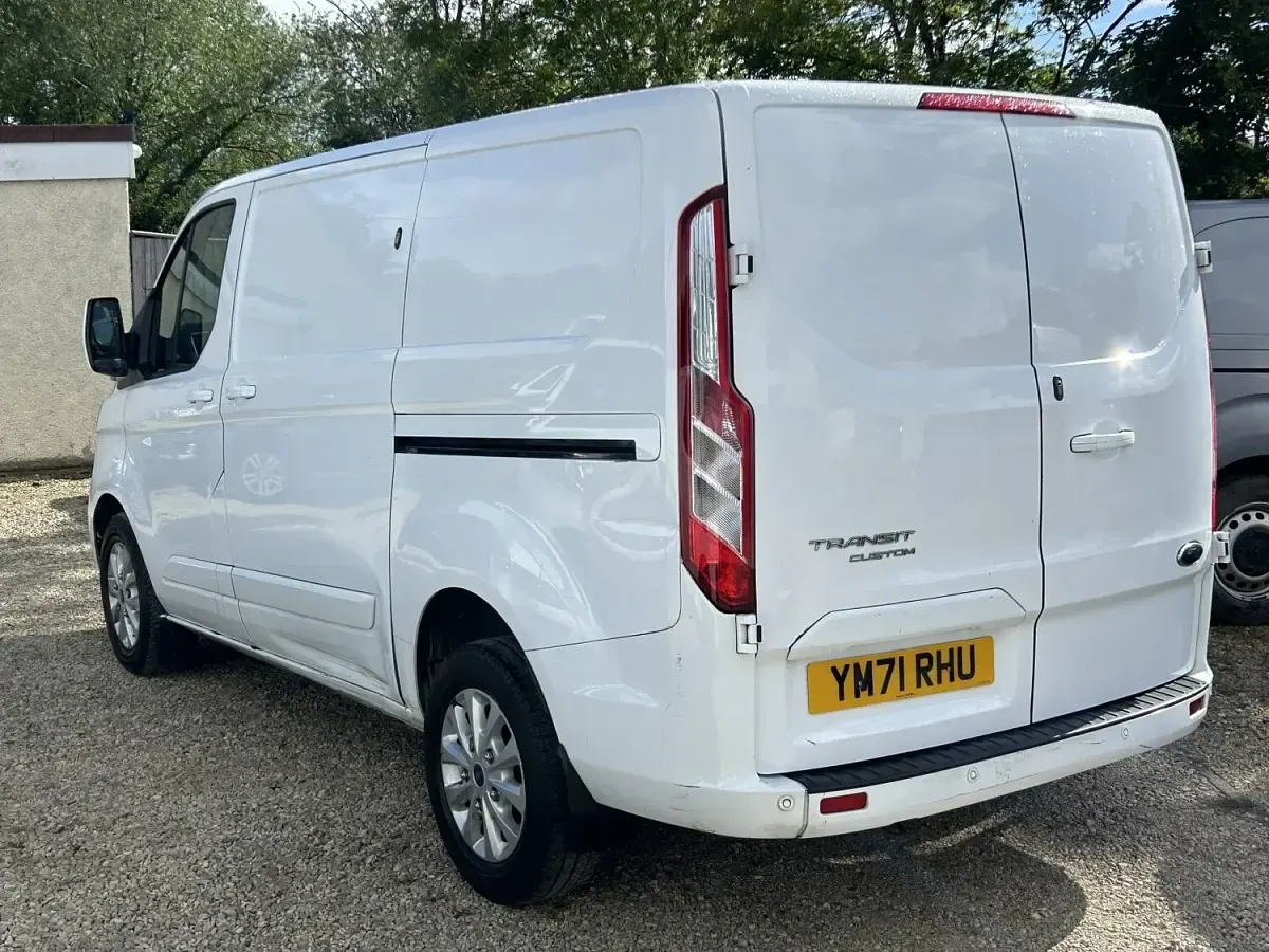 Used Ford Transit Custom Limited 130 HP (95 kW) 2022 White Van