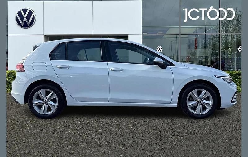 Used VW Golf VIII Life 147 HP (108 kW) 2023 White Hatchback