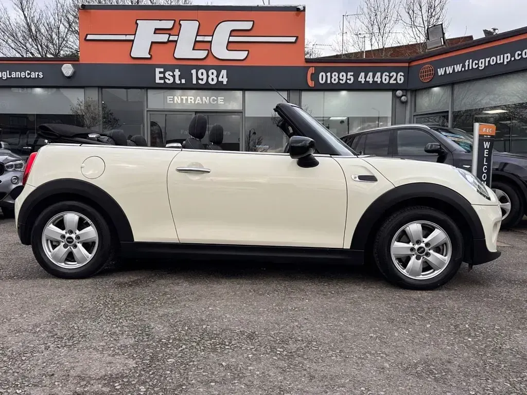 Begagnad Mini Cooper Cabriolet Classic 136 HK (100 kW) 2020 Vit Cab