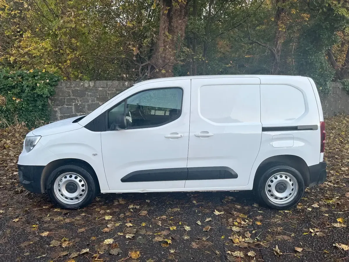 Used Vauxhall Combo S 130 HP (95 kW) 2022 White MPV