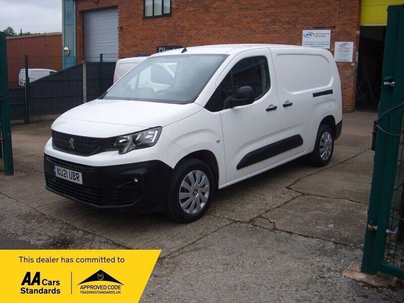 White Used 2021 Peugeot Partner MPV | £7,995 (Good price) - Image 1/3