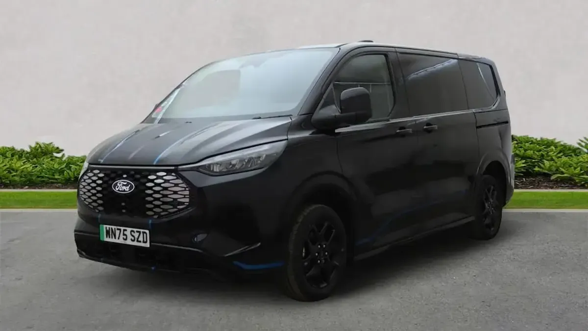 Begagnad Ford E-Transit Sport 160 kW (218 HK) 2025 Svart Van