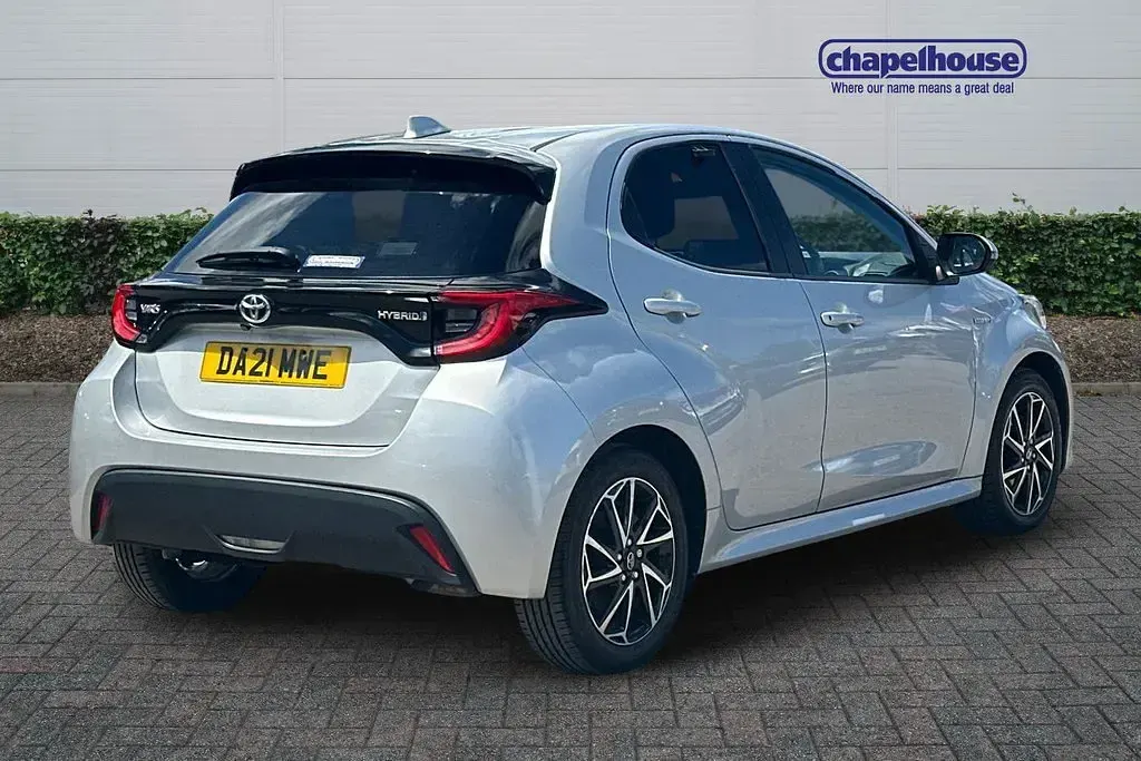 Used Toyota Yaris Design 91 HP (66 kW) 2021 Silver Hatchback