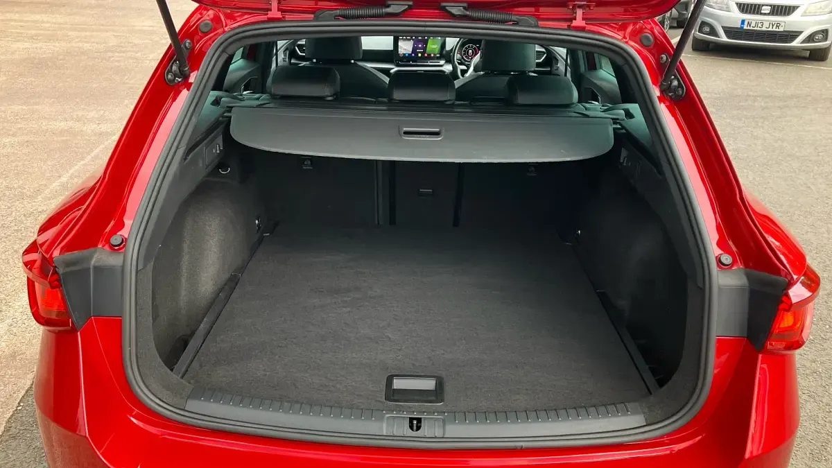 Used Seat Leon FR Sport 150 HP (110 kW) 2022 Red Estate