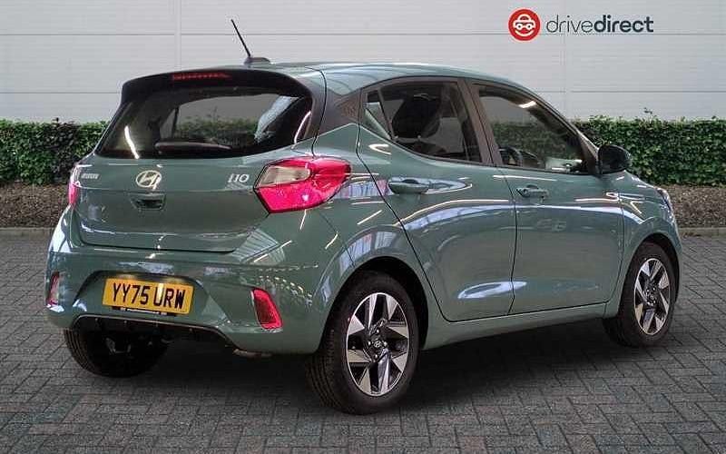 Used Hyundai i10 Advanced 63 HP (46 kW) 2025 Green Hatchback
