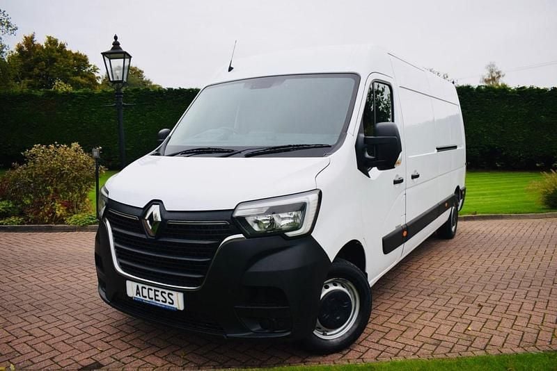 White Used 2022 Renault Master Business Van | £13,995 (Good price) - Image 1/4