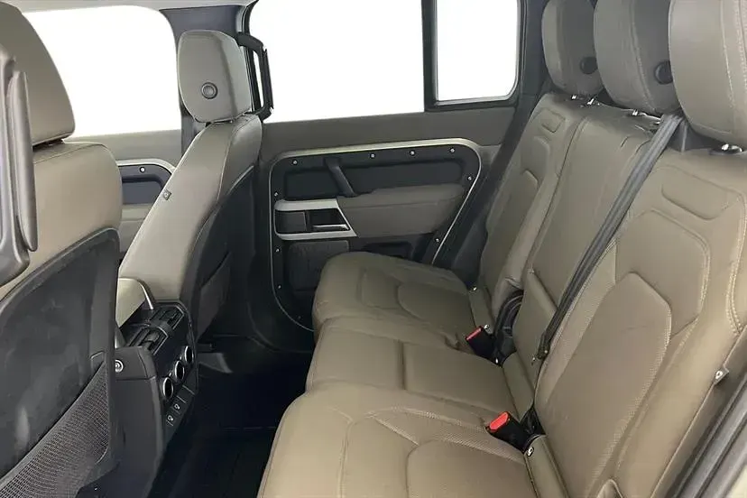 Used Land Rover Defender SE 300 HP (220 kW) 2022 Green SUV