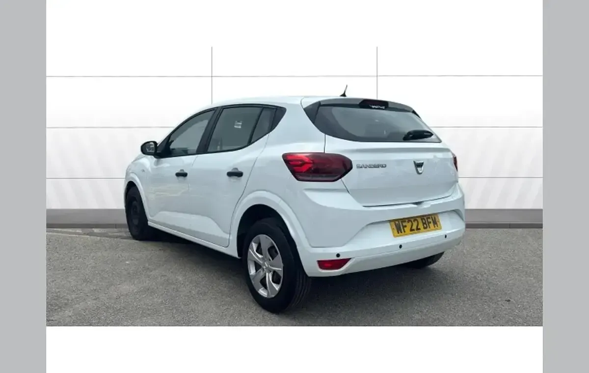 Used Dacia Sandero Essentiel 67 HP (49 kW) 2022 White Hatchback