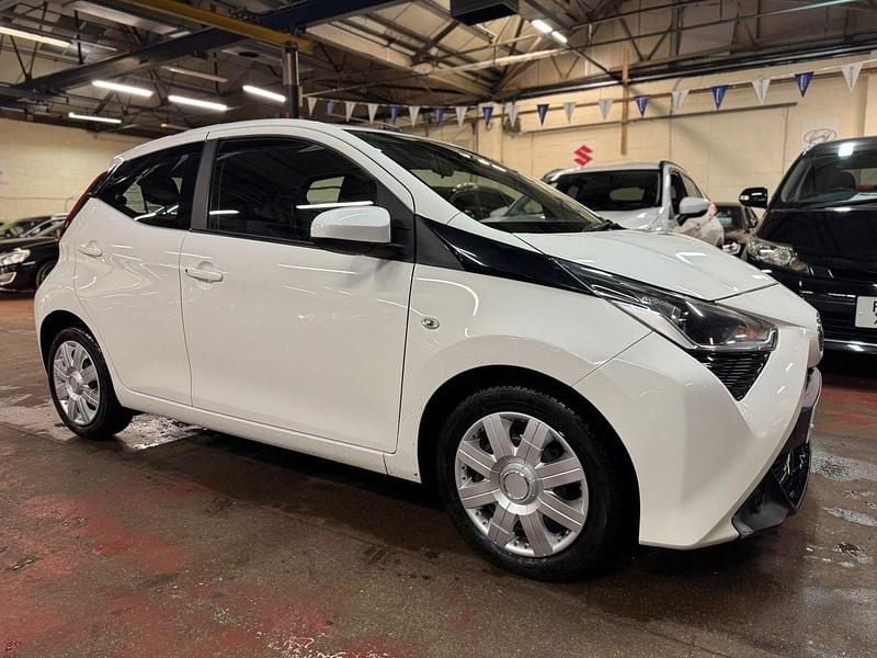 White Used 2020 Toyota Aygo X-play Hatchback | £6,000 (Good price) - Image 1/4