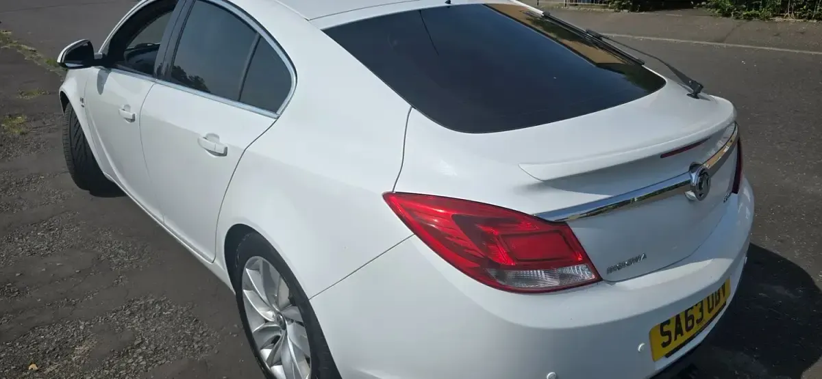 Used Vauxhall Insignia SRi 163 HP (119 kW) 2013 White Hatchback