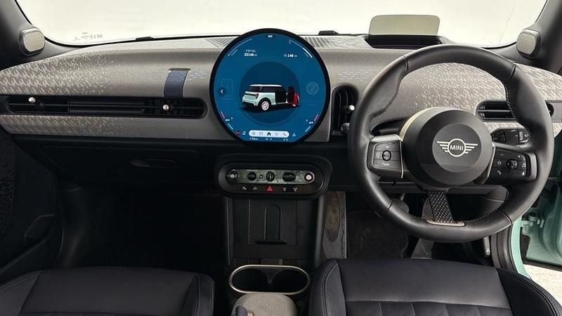 Used Mini Cooper Exclusive 156 HP (114 kW) 2024 Ocean wave green Hatchback