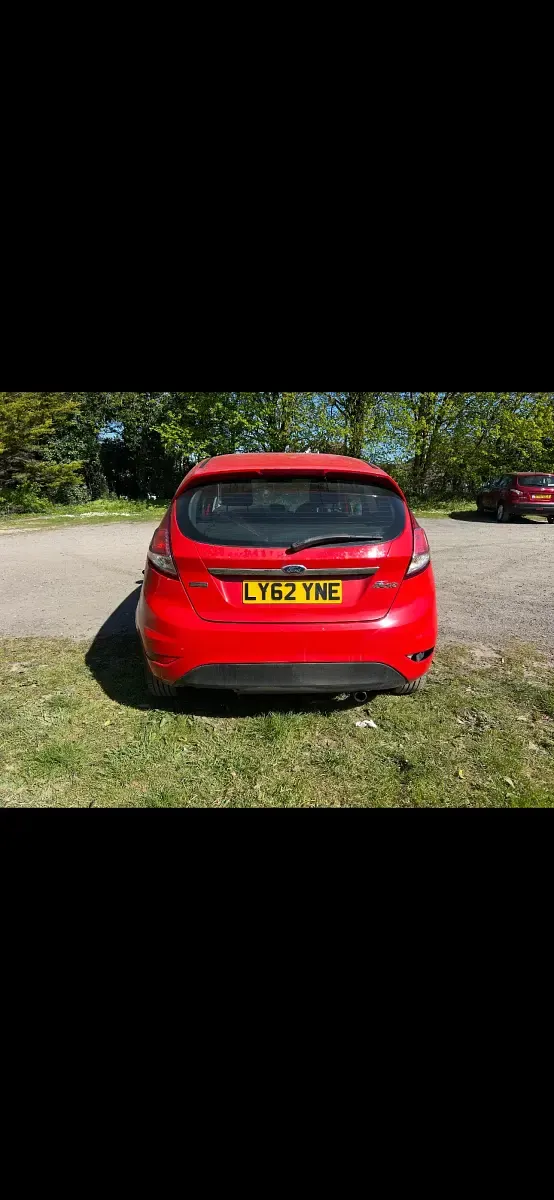Begagnad Ford Fiesta Zetec 2013 Röd Halvkombi