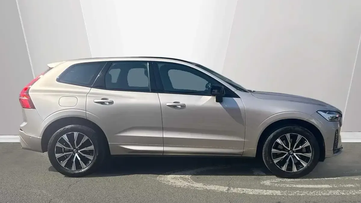 Used Volvo XC60 Plus 194 HP (142 kW) 2023 Gold SUV