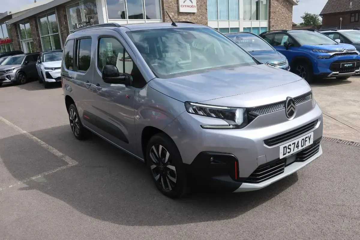 Used Citroën Berlingo 128 HP (94 kW) 2024 Grey MPV