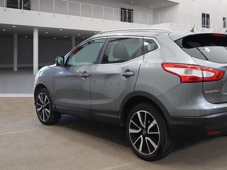 Used Nissan Qashqai Tekna 113 HP (83 kW) 2016 Grey SUV